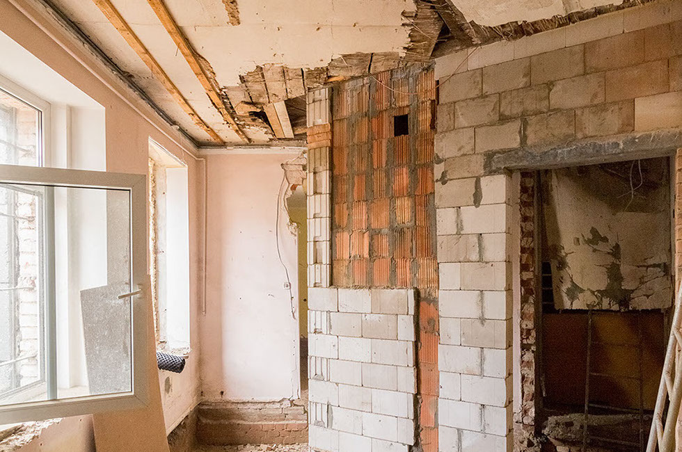 Budynek administracyjno- socjalny. Przebudowa wew. ścian działowych w&nbsp; pomieszczeniach budynku z dostosowaniem do zamierzeń projektowych.